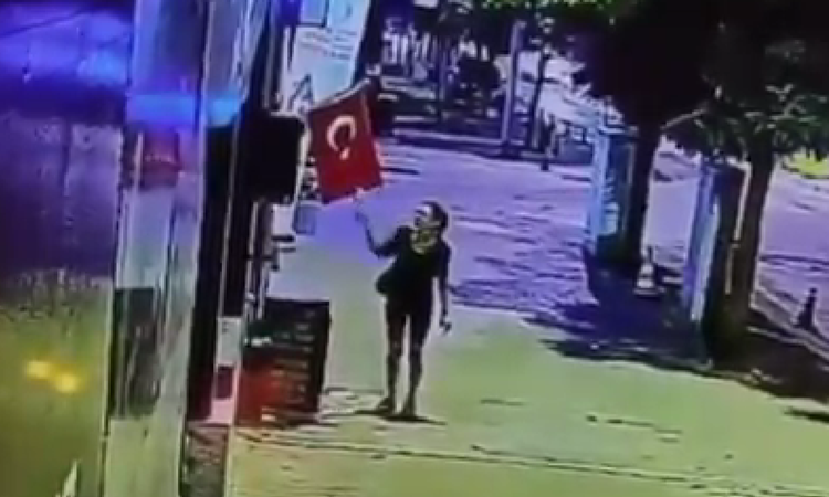 Gündemden Son Bilgiler: Destici'den Bayrak Saldırısına Lanet - Son Dakika | İşte Tüm Ayrıntılar