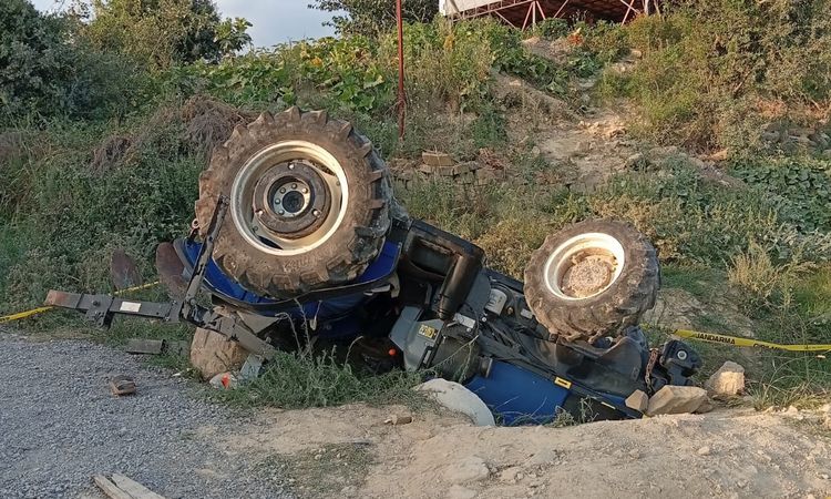 Son Gelişme: Devrilen traktörün altında kalan muhtar ağır yaralandı - Son Dakika: Gelişmeler Takip Ediliyor