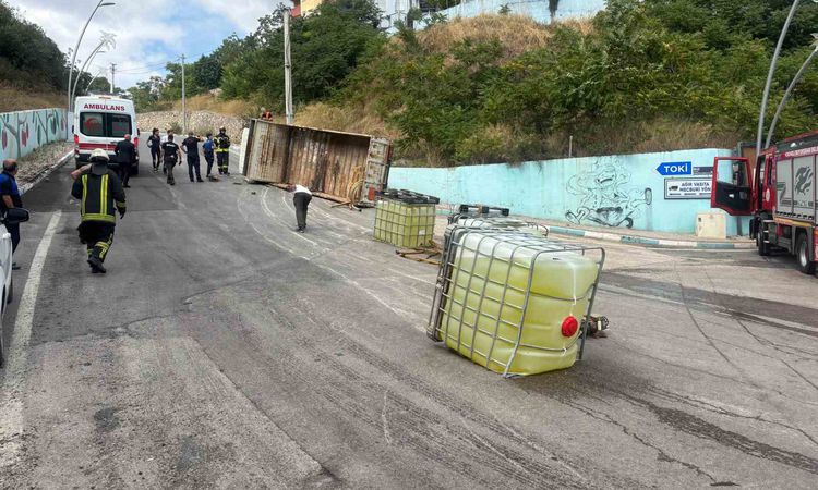 Gündemden Son Bilgiler: Dilovası'nda Çamaşır Suyu Tankeri Devrildi - Son Dakika: Gelişmeler Takip Ediliyor