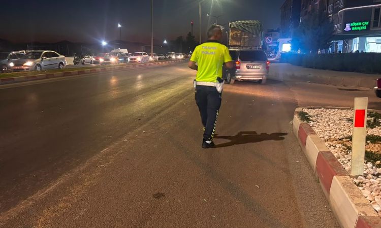 Son Gelişme: Direksiyon hakimiyetini kaybeden motosiklet sürücüsü hastanelik oldu - Son Dakika
