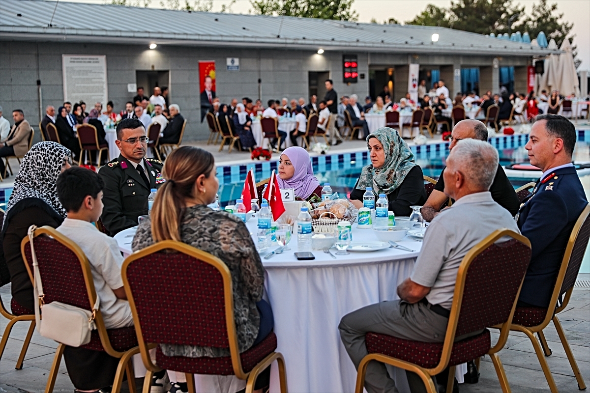 Food program for July 15 martyrs and veterans in Diyarbakır - Last Minute