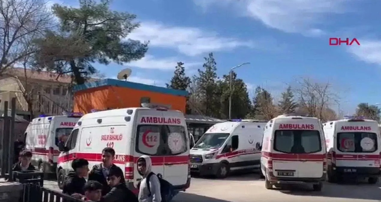 Ayrıntılar Netleşti: Diyarbakır’da ortaokulda cıva paniği: Çok sayıda öğrenci hastaneye kaldırıldı - En Son Ha