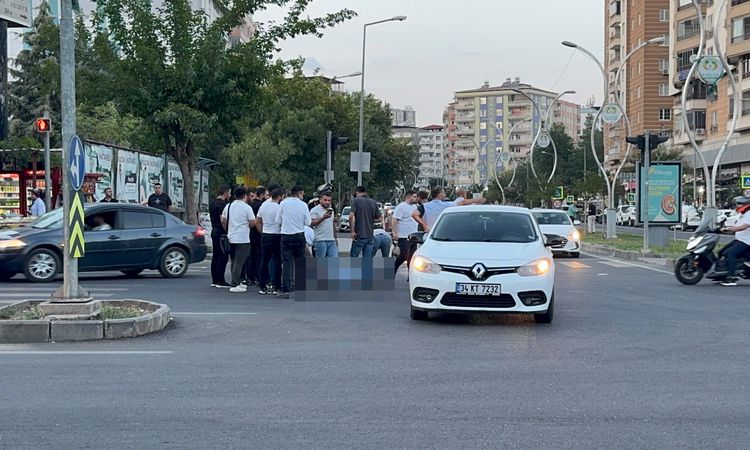 Son Gelişme: Diyarbakır'da Otomobil Bisikletliye Çarptı: 1 Yaralı - Son Dakika Haberleri - Son Dakika Bilgiler