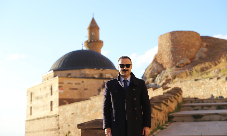Doğubayazıt Kaymakamı Mustafa Ayvat, tarihi Eski Bayezid Camii'nde incelemede bulundu - Son Dakika Bilgileri