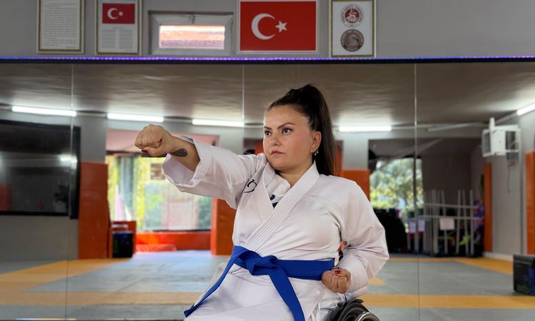 Kritik Açıklama: Doğuştan Spina Bifida hastası Şerife Tümer Şencan, hamileliğine rağmen spordan vazgeçmiyor -
