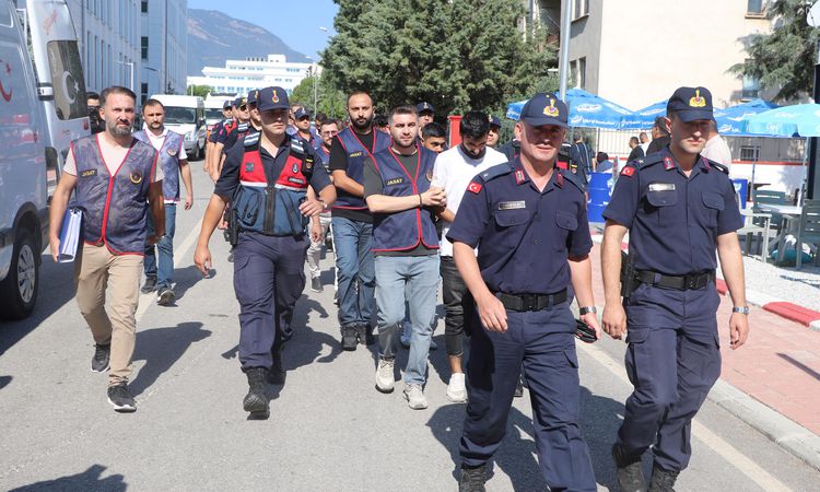 Ayrıntılar Netleşti: Dolandırıcılar 4 milyon liralık altını, 'Günlük dolgun ücretli iş' ilanıyla buldukları ku