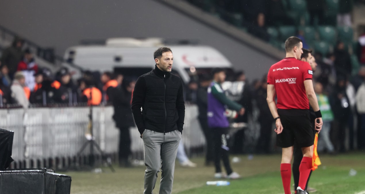 Kritik Açıklama: Domenico Tedesco devre arasında futbolcularıyla yaptığı konuşmayı anlattı - En Son Haber - So