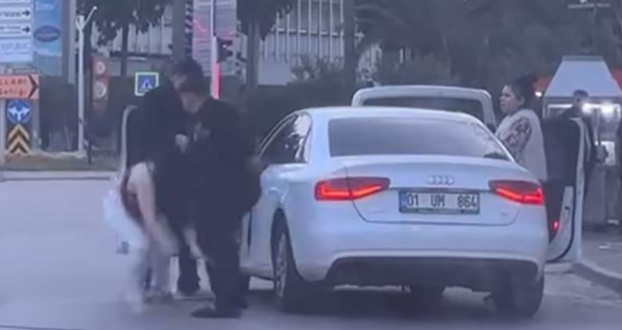 Son Gelişme: Dövdükleri kadını arabadan atıp devam ettiler - En Son Haber | İşte Tüm Ayrıntılar