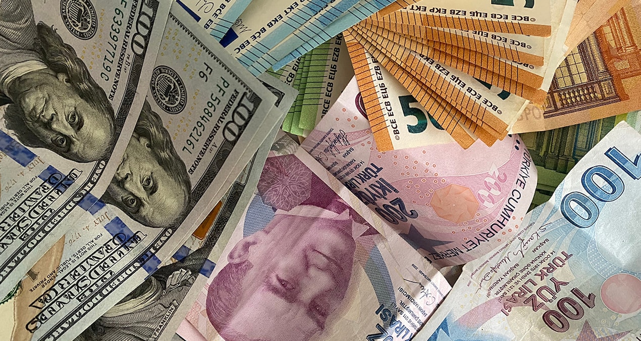 Sıcak Gündem: Döviz kurlarında yeni eşik: Dolar 44, euro 52 liraya merdiven dayadı - Haberleri | İşte Tüm Ayrı