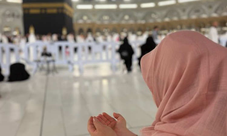 Down sendromlu Hüma, hayırsever desteğiyle umre yapıp Kabe'yi tavaf etti ve Merak Edilenler