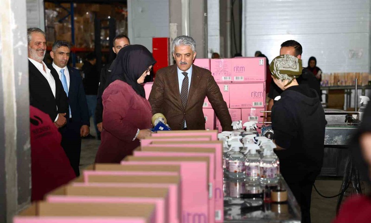 Düzce Valisi Makas, Yeni Taşköprü'deki kozmetik fabrikasının üretim hattını inceledi | İşte Tüm Ayrıntılar