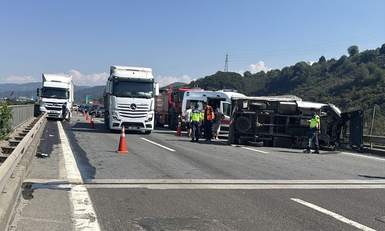 Son Gelişme: Düzce'de zincirleme kaza: 1 yaralı - Son Dakika