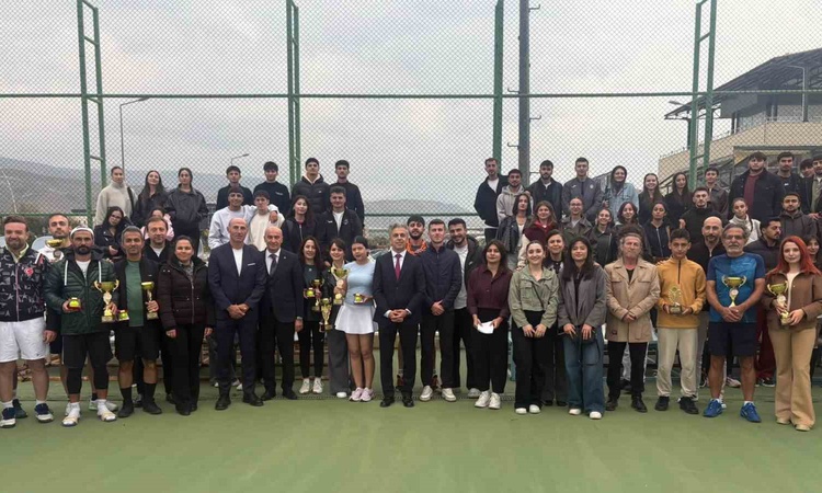 EBYÜ Spor Kulübü 29 Ekim Cumhuriyet Bayramı için tenis turnuvası düzenledi