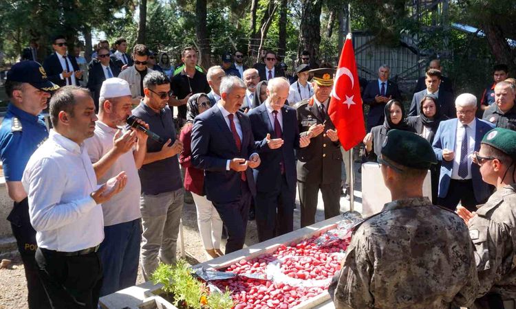 Visit to July 15 martyrs' graves in Edirne - News