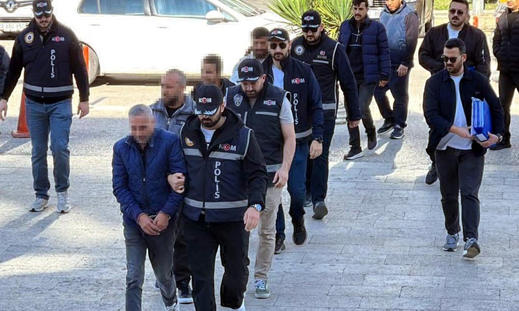 Edirne'de tefecilik operasyonunda yakalanan 4 şüpheli adliyeye sevk edildi ve Merak Edilenler