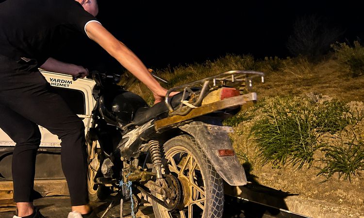 Sıcak Gündem: Ehliyetsiz Sürücü, Tescil Belgesiz Hurda Motosikletle Yakalandı: 88 Bin 500 Lira Ceza - Son Daki