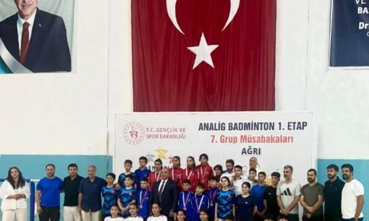 Son Gelişme: Elazığ badminton takımları grup lideri olarak yarı finale artış grafiği çizdi - Son Dakika