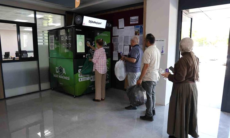 Deposit return machines draw strong interest from citizens in Elazığ.