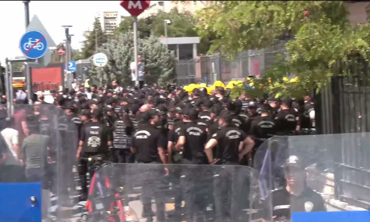 Gündemden Son Bilgiler: Elazığ Eti Gümüş Madeni işçilerine polis ablukası: 'Haklarımızı alana kadar buradayız'