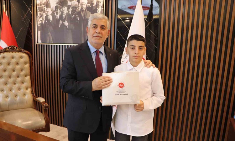 Elazığ'ı temsilen yarışan Ahmet Akdeniz hafızlıkta bölge birincisi oldu | İşte Tüm Ayrıntılar
