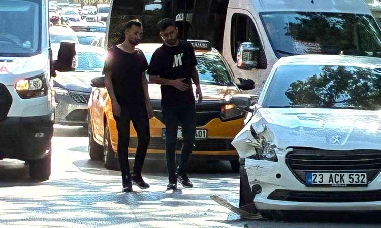 Cars collided in Elazığ: 2 injured - News