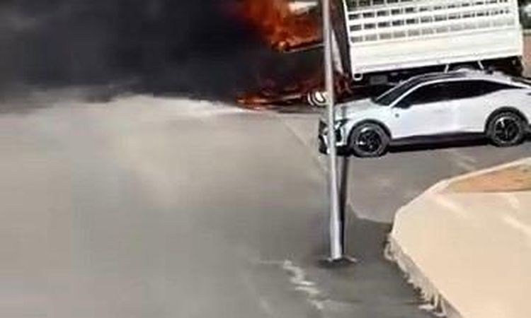 The pickup turned into a fireball in Elazığ - Last Minute