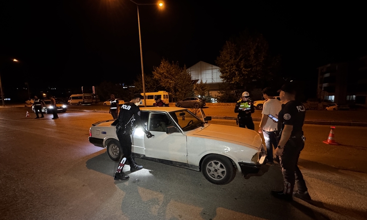 Elazığ'da polis, öğrenci yurtları ve üniversite çevresinde güvenlik uygulaması yaptı: Gelişmeler Takip Ediliyo