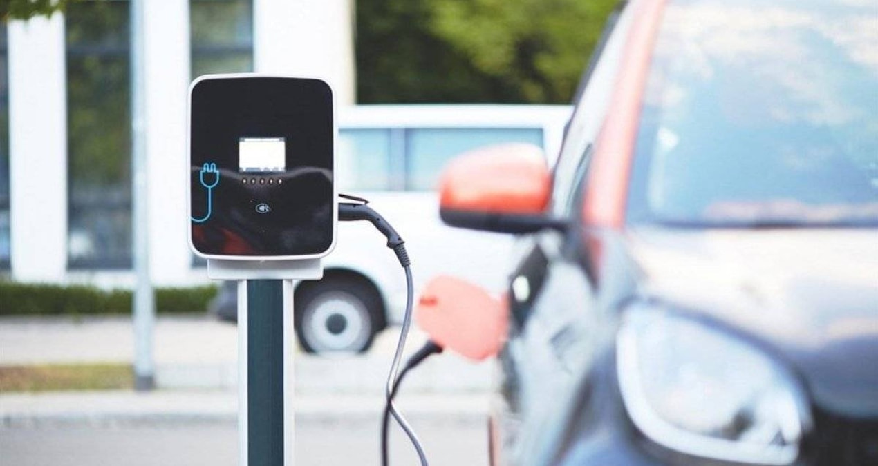 Kritik Açıklama: Elektrikli otomobillerde yeni dönem: Sadece prize taktılar, servet biriktirdiler - Son Dakika