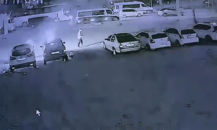 Elinde benzin bidonuyla gelip galerideki 6 aracı ateşe verdi ve Merak Edilenler