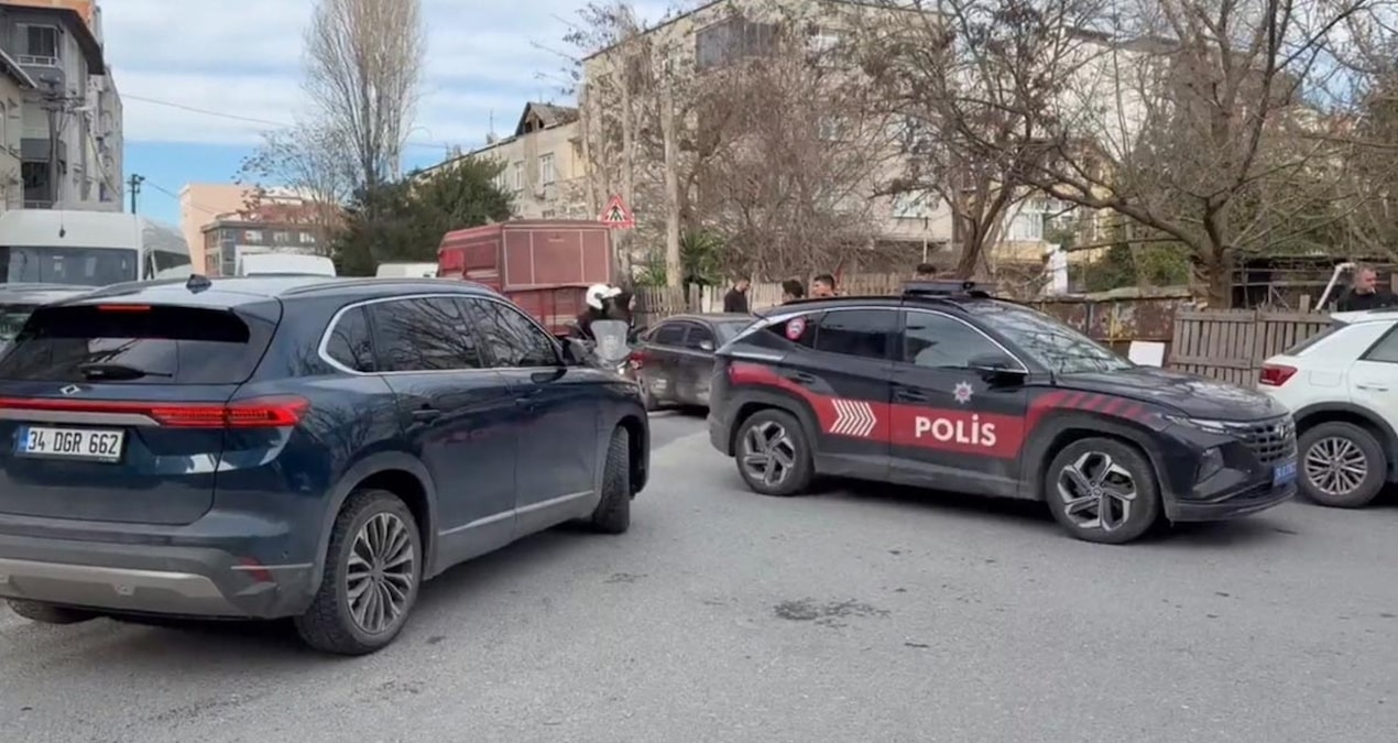 Gündemden Son Bilgiler: Eline bıçak aldı, mahallede dehşet saçtı! 4'ü polis 6 yaralı - En Son Haber - Son Daki