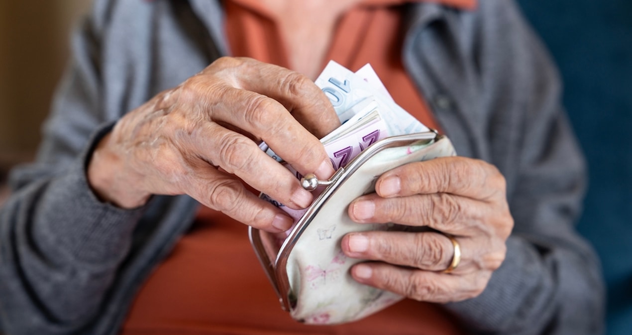 Gündemden Son Bilgiler: Emeklinin aylığı 17 bin liraya indi - En Son Haber | İşte Tüm Ayrıntılar