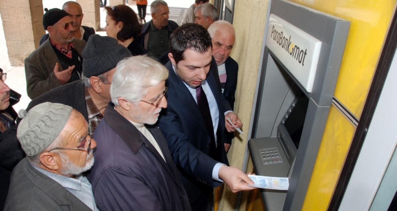 Sıcak Gündem: Emekliye bir eziyet daha: ATM dayatması - Son Dakika: Gelişmeler Takip Ediliyor