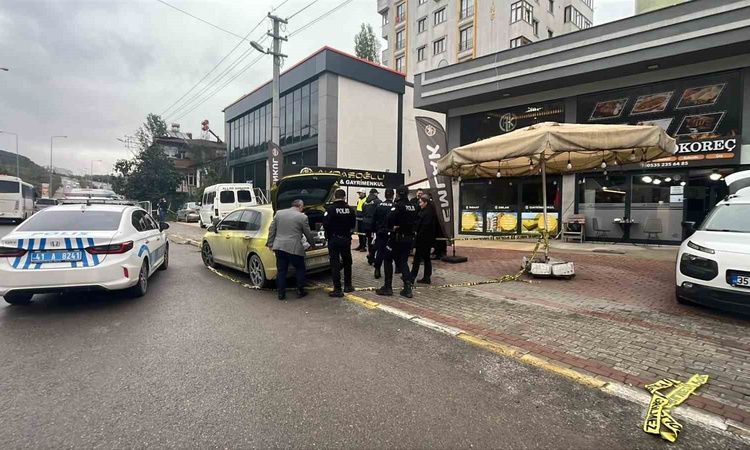 Emlak ofisinde silahlı kavga: 1 ölü, 1 yaralı