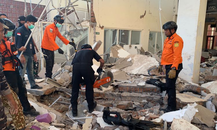Ayrıntılar Netleşti: Endonezya'da 7.7'lik Deprem: 20 Ölü - Son Dakika Haberleri - Son Dakika Bilgileri