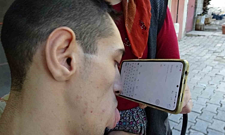 Engelleri burnuyla aştı: Telefonuyla hayata tutundu: Gelişmeler Takip Ediliyor