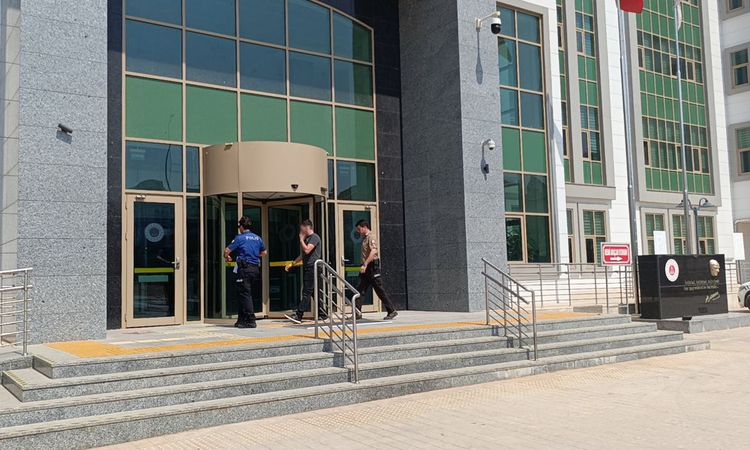 Engelli adamı darbetti, kamera sonrası yakalanarak gözaltına sevk edildi - Son Dakika Bilgileri