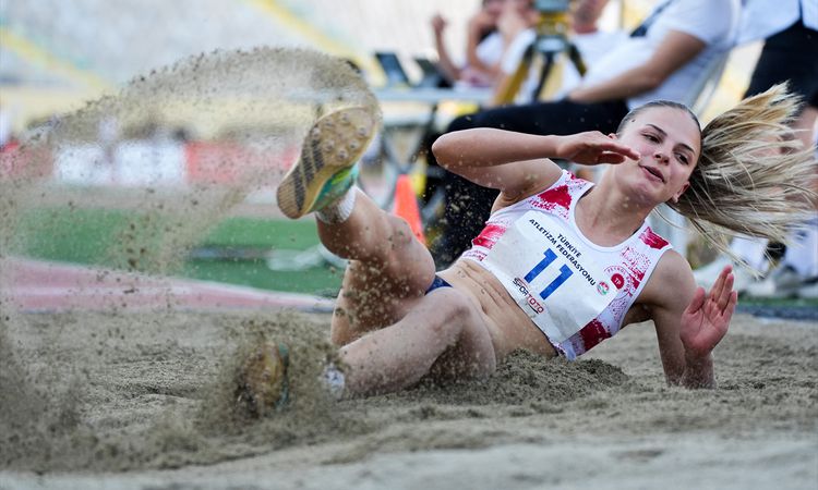 Son Gelişme: ENKA Spor Kulübü, Atletizm Süper Ligi'nde Çifte Şampiyonluk Kazandı - Son Dakika ve Merak Edilenl