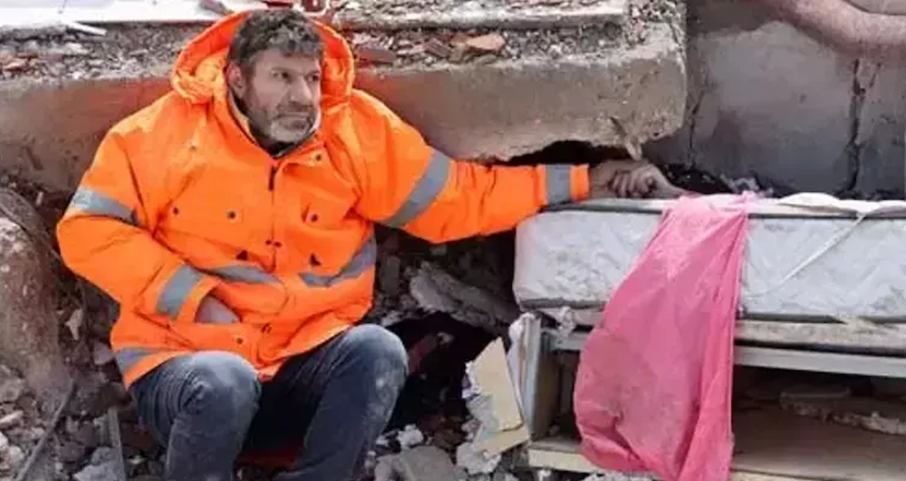 Gündemden Son Bilgiler: Enkaz altındaki kızının elini bir an olsun bırakmamıştı! Acılı babanın her sözü yürek