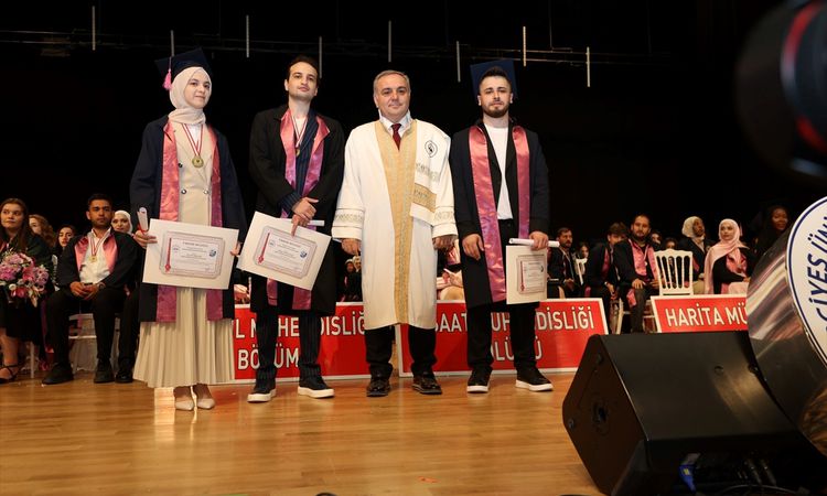 Graduation joy at Erciyes University Faculty of Engineering - Breaking News