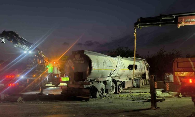 Fuel loaded tanker overturned in Erzin - News