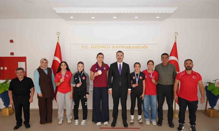 Erzincan'da Başarılı Sporcular Kaymakamı Ziyaret Etti ve Merak Edilenler