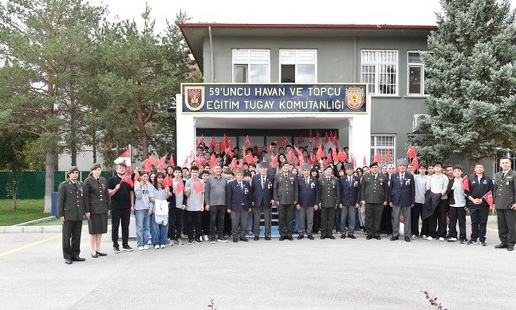Erzincan Fen Lisesi öğrencileri Mehmetçik ile Bir Gün etkinliğinde gazilerle buluştu - Son Dakika Bilgileri