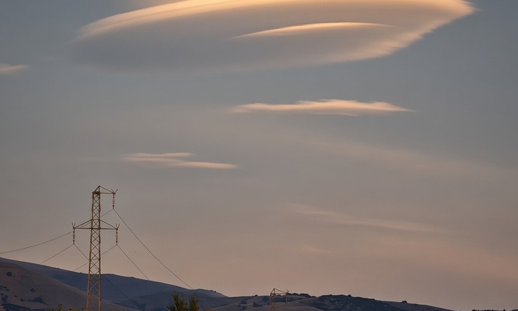 Erzincan Üzümlü'de UFO'yu andıran mercek bulutu gökyüzünde ilgi uyandırdı | İşte Tüm Ayrıntılar