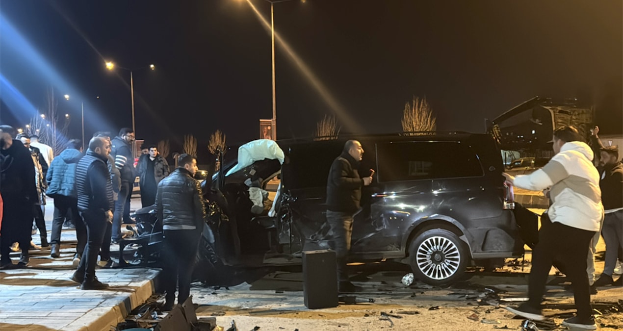Son Gelişme: Erzurum'da 4 araç birbirine girdi: Yaralılar var - Son Dakika ve Merak Edilenler