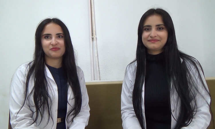 Erzurum Çat'ta ikizler, 62 öğrencili okulda görev yapıp aynı lojmanda kalıyor ve Merak Edilenler