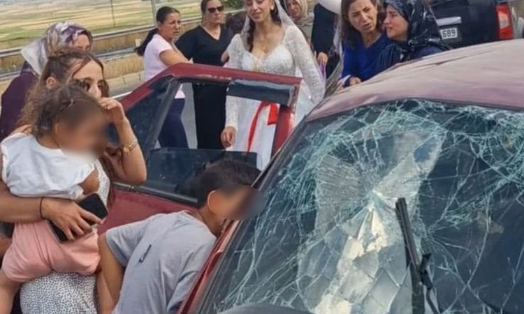 Gündemden Son Bilgiler: Erzurum'da düğün konvoyu kazası: 2 ölü, 4 yaralı - Haberleri: Gelişmeler Takip Ediliyo