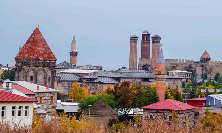 Erzurum'da ilk 8 ayda turist sayısı yüzde 36,9 artarak 428 bin 563'e ulaştı | İşte Tüm Ayrıntılar
