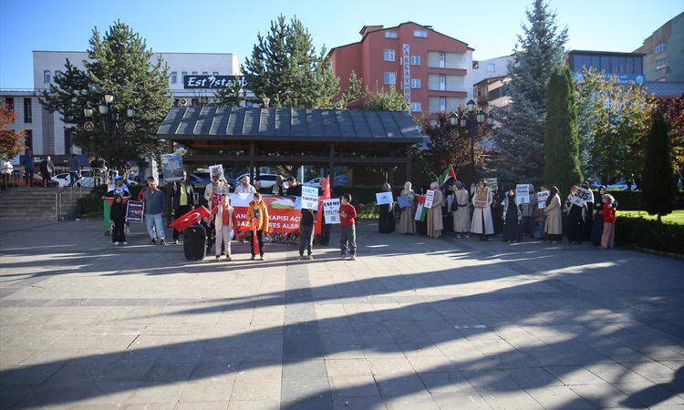 Erzurum'da sağlık çalışanları Gazze için sessiz yürüyüşünü 152. haftada sürdürdü