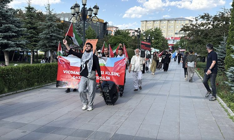 Son Gelişme: Erzurum'da sağlıkçılar Gazze için sessiz yürüyüşlerini 140. haftada sürdürdü - Son Dakika: Gelişm