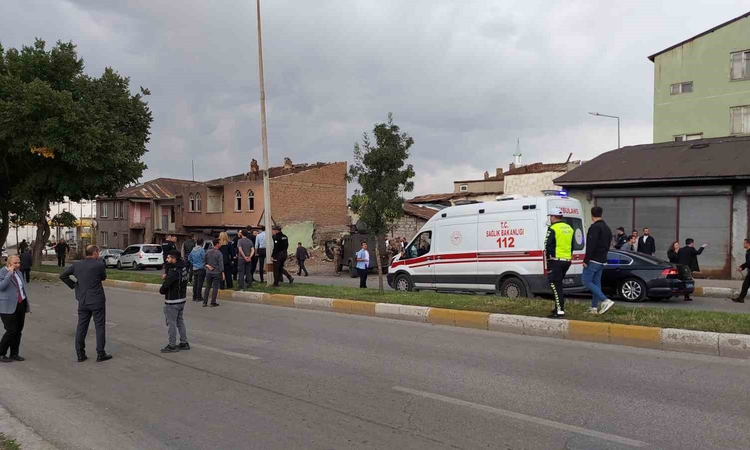 Erzurum Yakutiye'de iki aile arasında silahlı çatışmada polis ve 11 kişi yaralandı - Son Dakika Bilgileri